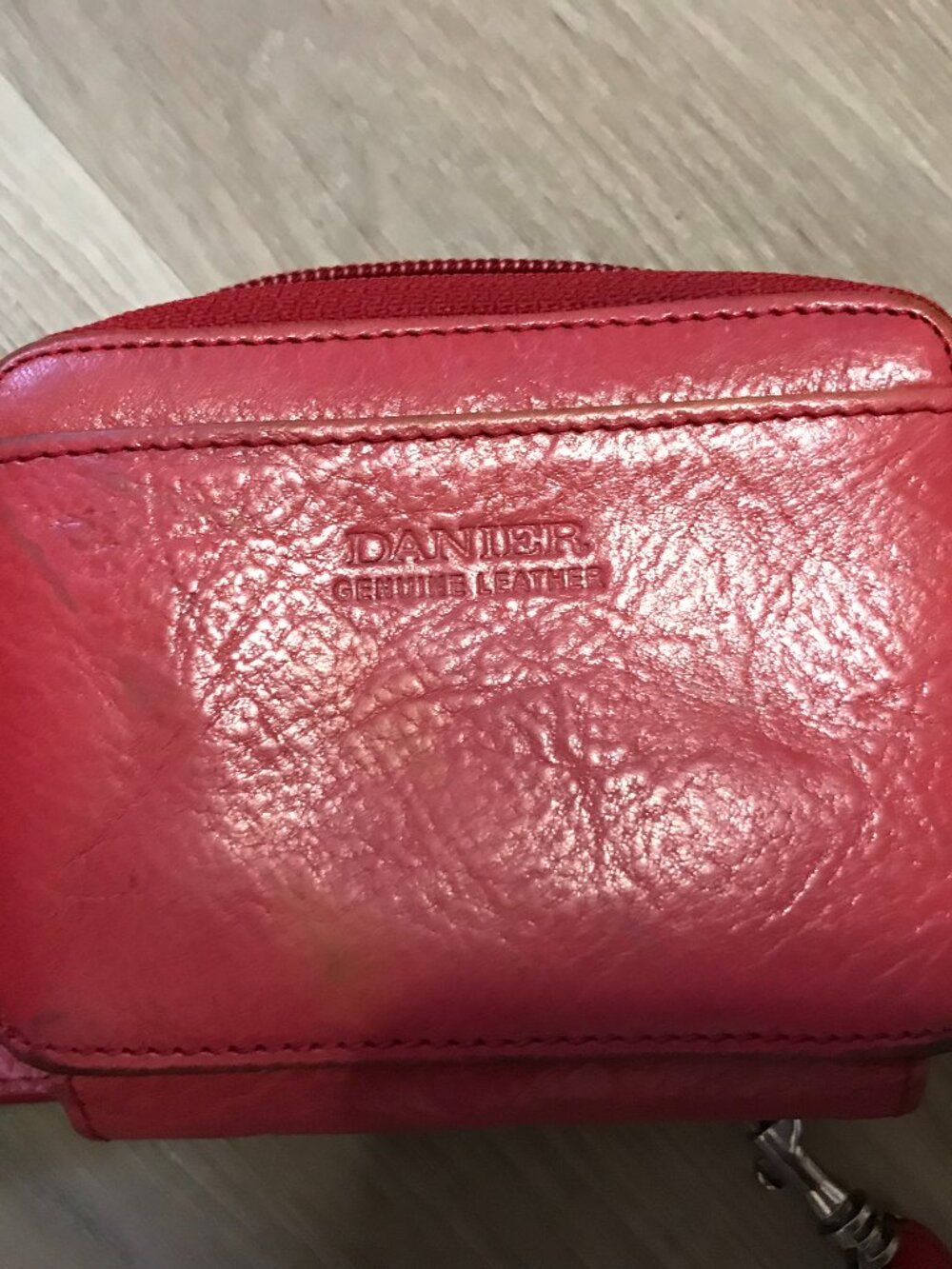 Danier Ladies Red Leather Crossbody Purse/Case - Picture 3 of 7
